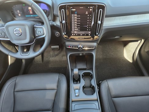 New 2025 Volvo XC40 B5 Core w/ Protection Package Premier image 16