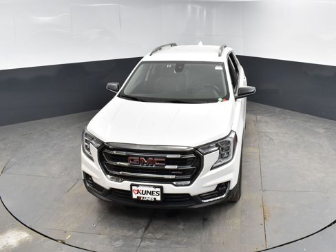 Used 2023 GMC Terrain AT4 image 17