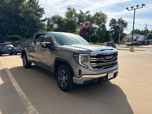 Used 2025 GMC Sierra 1500 SLT image 3