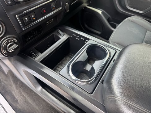 Used 2019 Nissan Titan SV w/ SV Convenience Package image 27