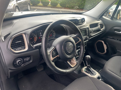 Used 2016 Jeep Renegade Latitude image 36