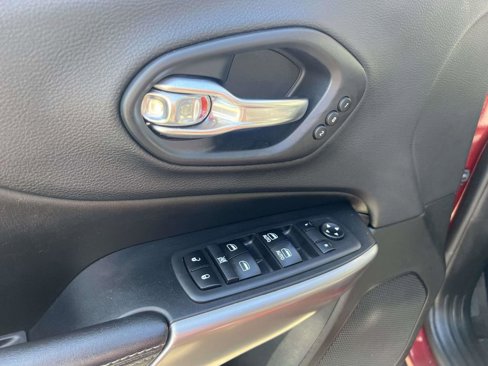 Used 2019 Jeep Cherokee Limited w/ Luxury Group image 16