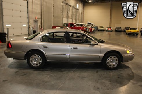 Used 1999 Lincoln Continental image 6