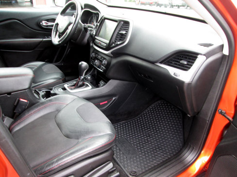 Used 2016 Jeep Cherokee Trailhawk w/ Comfort/Convenience Group image 26