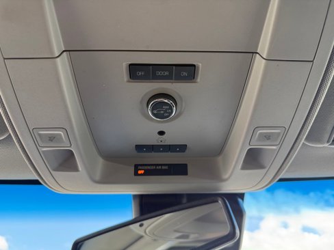 Used 2018 Chevrolet Suburban Premier image 31