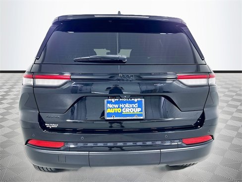 Used 2023 Jeep Grand Cherokee Altitude image 6