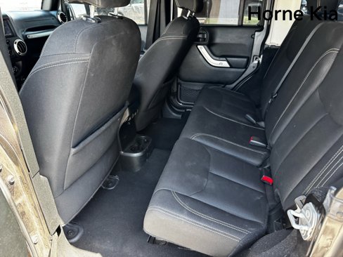 Used 2018 Jeep Wrangler Unlimited Sahara w/ Connectivity Group image 12
