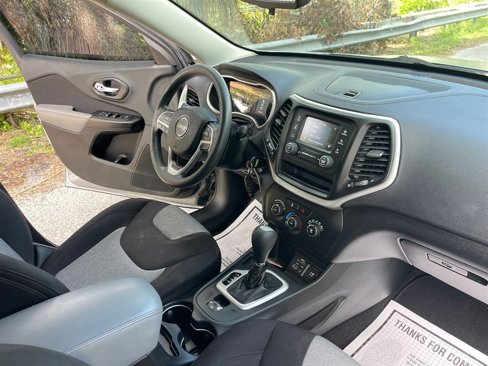 Used 2014 Jeep Cherokee Sport image 15