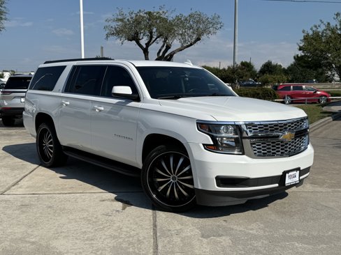 Used 2019 Chevrolet Suburban LT image 2