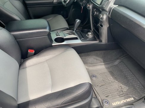 Used 2018 Toyota 4Runner SR5 Premium image 19