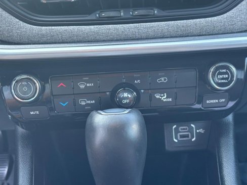 Used 2022 Jeep Compass Latitude w/ Sun and Sound Group image 24