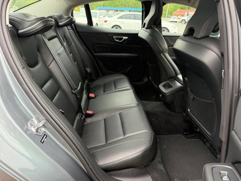 Used 2019 Volvo S60 T6 Momentum w/ Premium Package image 23