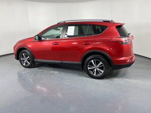 Used 2017 Toyota RAV4 XLE image 4