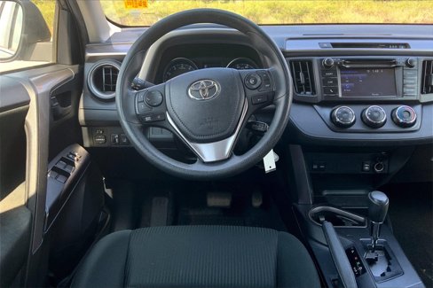 Used 2018 Toyota RAV4 LE image 6