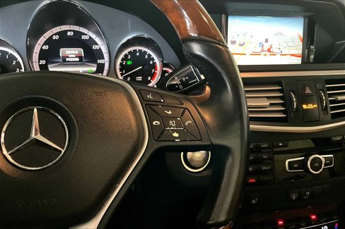 Used 2013 Mercedes-Benz E 350 Sedan image 24