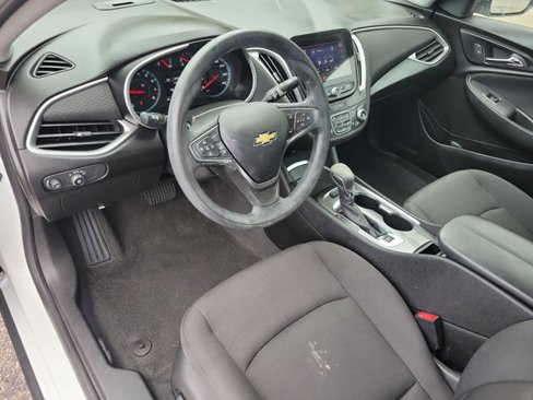 Used 2025 Chevrolet Malibu LT image 3