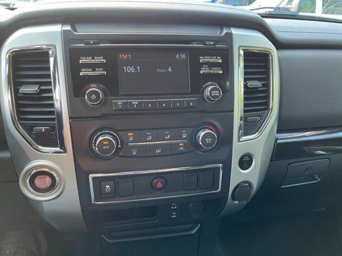 Used 2018 Nissan Titan SV image 33