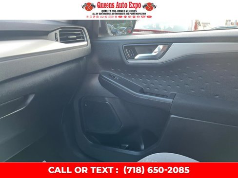 Used 2020 Ford Escape SE image 16
