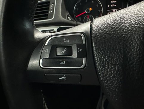 Used 2013 Volkswagen Passat 3.6 SE image 24