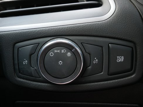 Used 2020 Ford Edge SE image 16