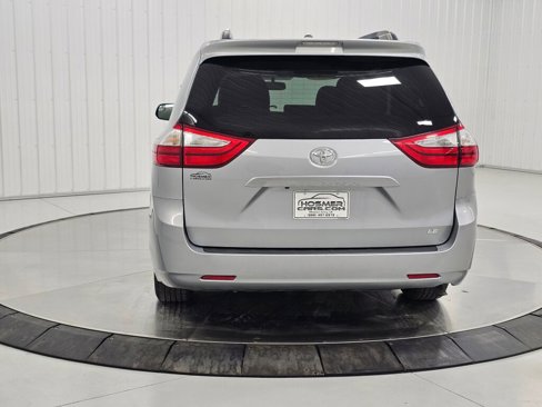 Used 2015 Toyota Sienna LE image 29