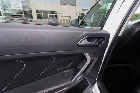 Used 2022 Volkswagen Tiguan SE image 39