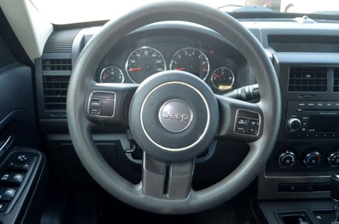 Used 2012 Jeep Liberty Sport image 35