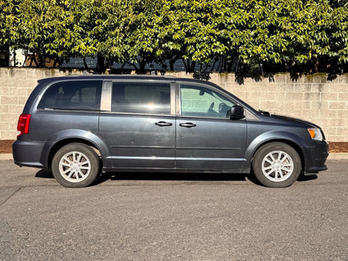 Used 2014 Dodge Grand Caravan SXT image 26