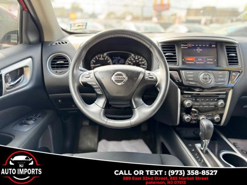 Used 2017 Nissan Pathfinder SV image 25