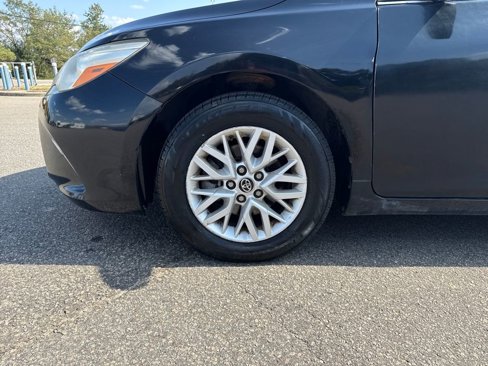 Used 2016 Toyota Camry LE image 27