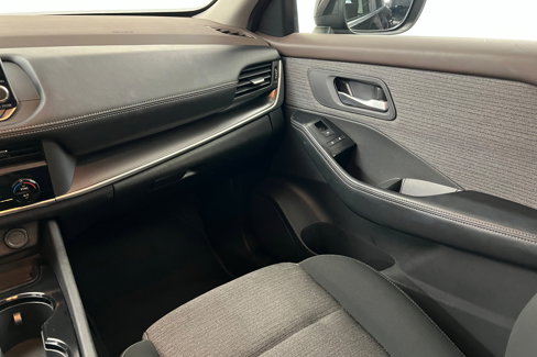 Used 2023 Nissan Rogue SV image 11