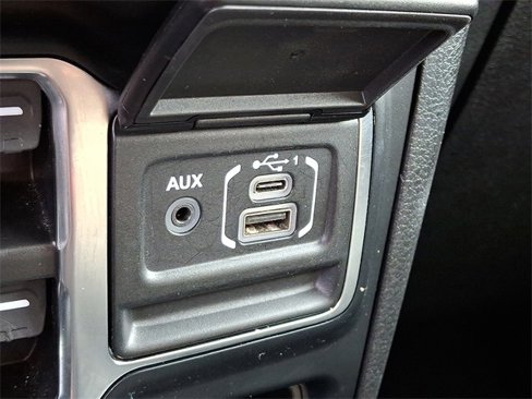 Used 2024 Jeep Wrangler Unlimited Sahara image 24