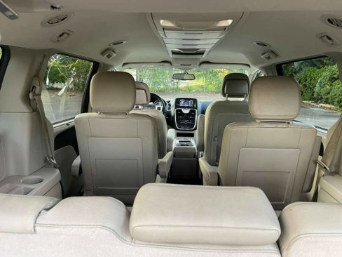 Used 2016 Chrysler Town & Country Touring w/ Driver Convenience Group image 12