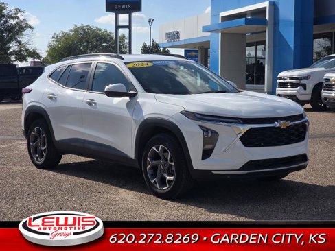 Used 2024 Chevrolet Trax LT image 2