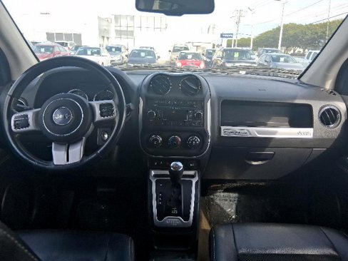 Used 2016 Jeep Compass Latitude image 30