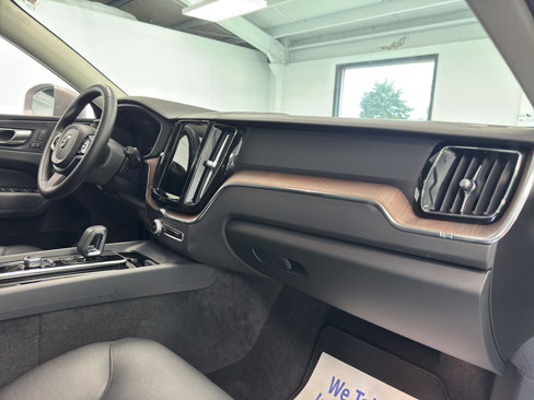 Used 2023 Volvo XC60 B5 Plus image 36