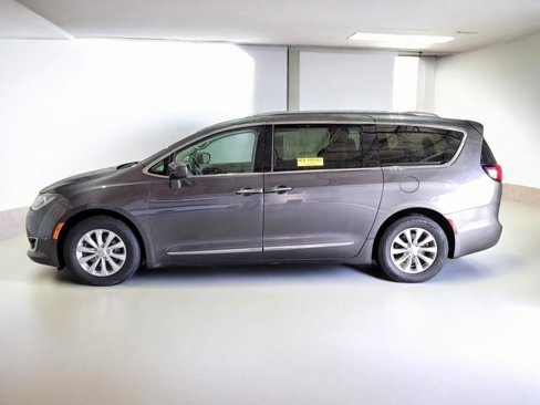Used 2018 Chrysler Pacifica Touring-L w/ Premium Audio Group image 18