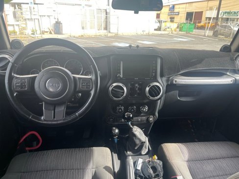 Used 2012 Jeep Wrangler Unlimited Rubicon w/ Connectivity Group image 9