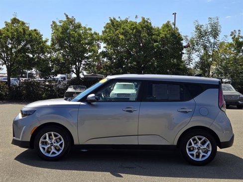 Used 2023 Kia Soul LX w/ LX Technology Package image 7