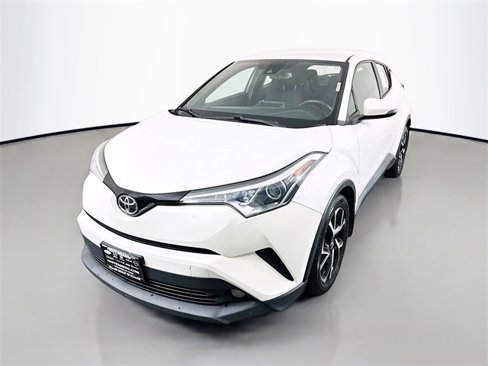 Used 2018 Toyota C-HR XLE image 3