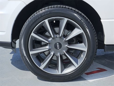 Used 2016 Lincoln Navigator Reserve image 10