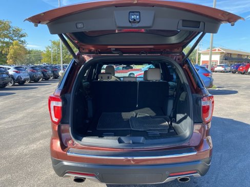 Used 2018 Ford Explorer XLT w/ Equipment Group 202A image 7