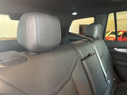 Used 2025 Cadillac XT6 Luxury image 26