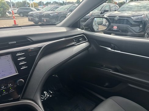 Used 2020 Toyota Camry LE image 28