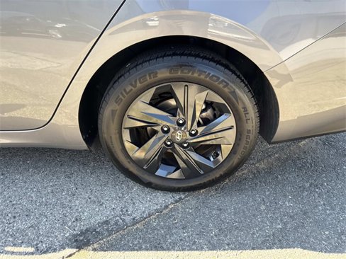 Used 2021 Hyundai Elantra SEL image 9