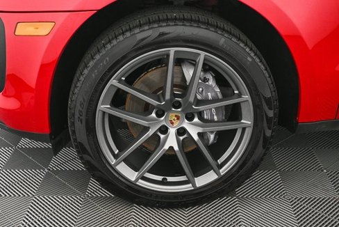 Certified 2024 Porsche Macan image 39