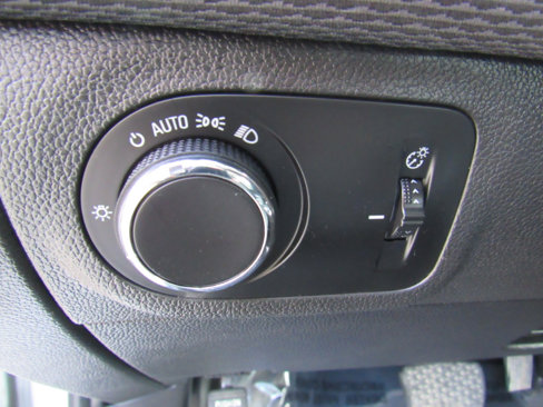 Used 2017 Chevrolet Cruze LT w/ Sun And Sound Package image 12