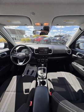 Used 2025 Hyundai Venue SEL image 16