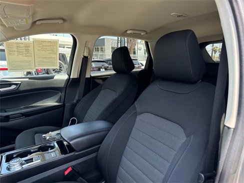 Certified 2020 Ford Edge SE image 16