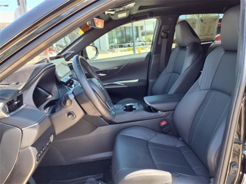Used 2023 Toyota Venza Limited image 27
